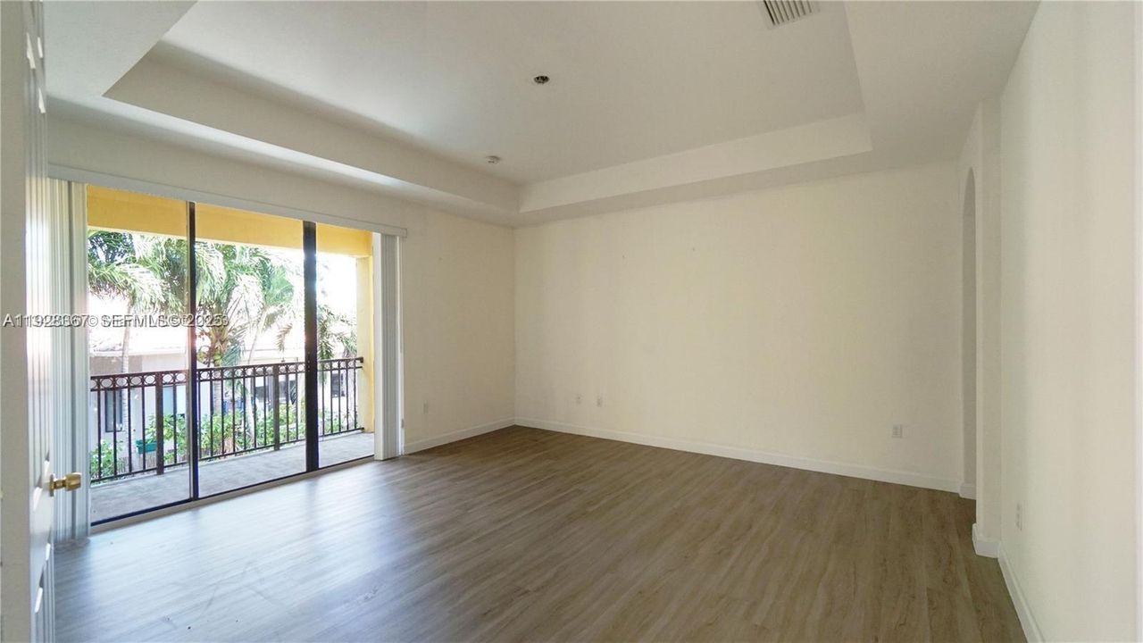 For Rent: $5,500 (5 beds, 4 baths, 3945 Square Feet)