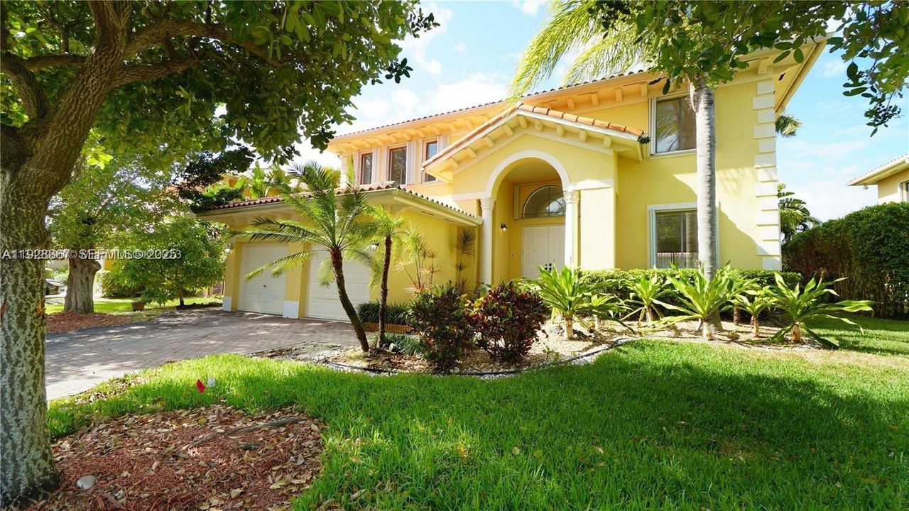 For Rent: $5,500 (5 beds, 4 baths, 3945 Square Feet)