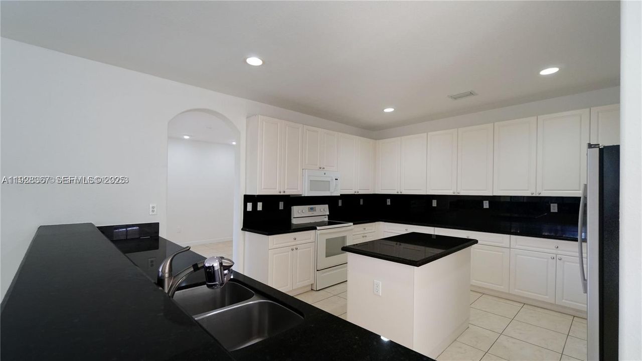 For Rent: $5,500 (5 beds, 4 baths, 3945 Square Feet)