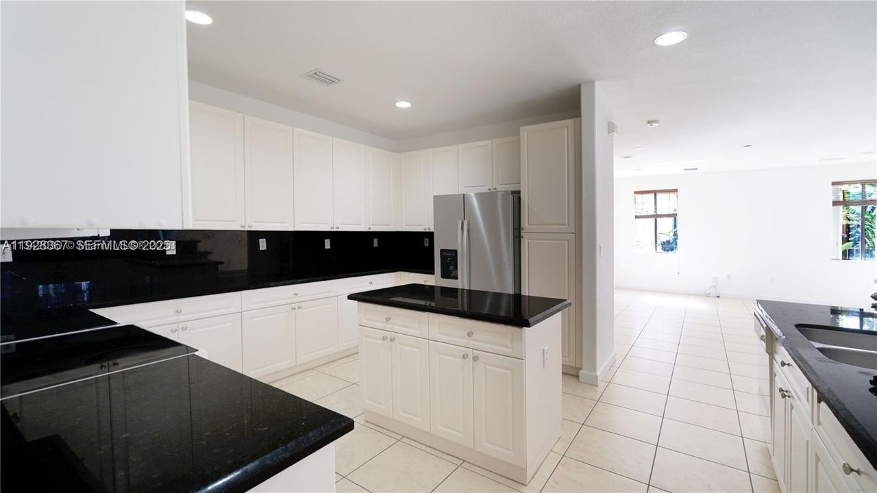 For Rent: $5,500 (5 beds, 4 baths, 3945 Square Feet)