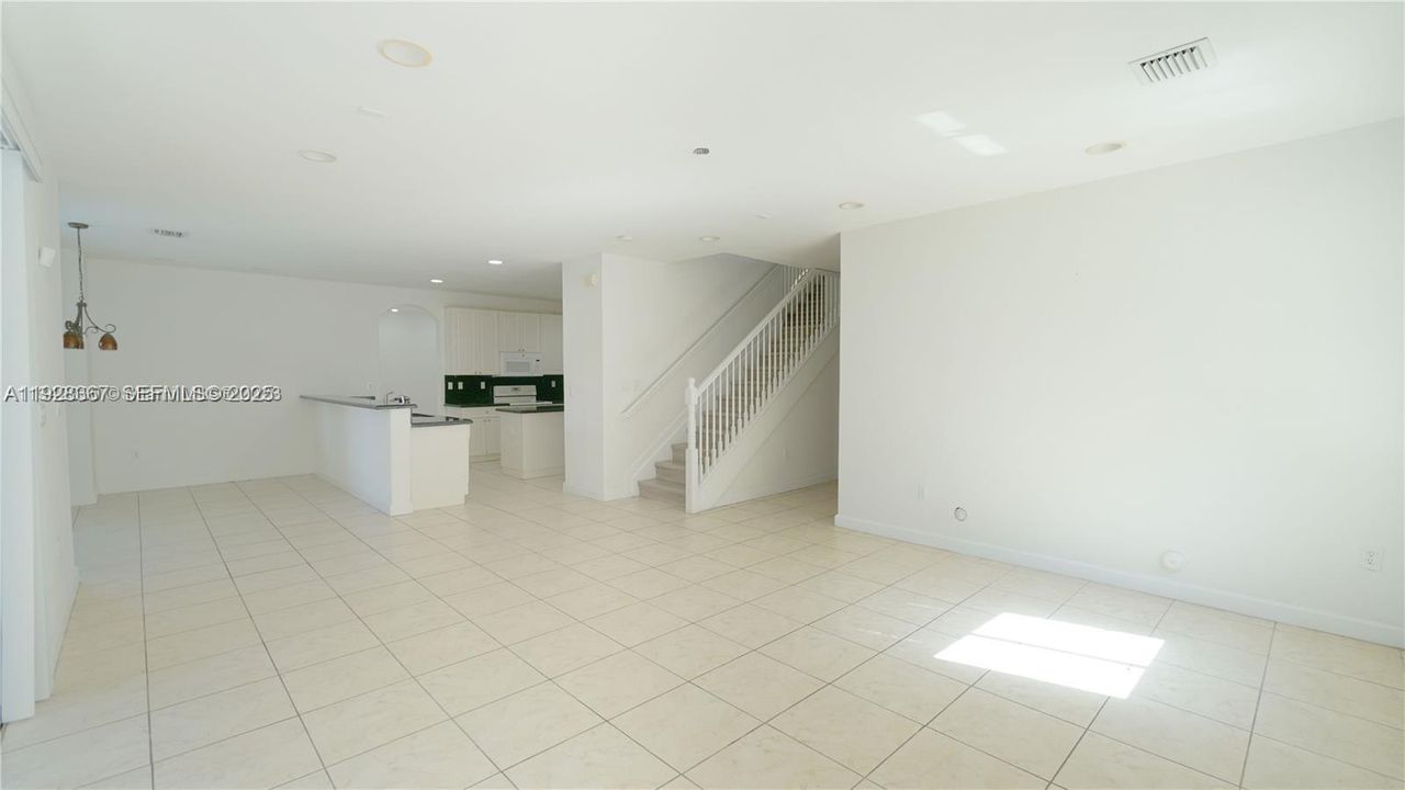 For Rent: $5,500 (5 beds, 4 baths, 3945 Square Feet)