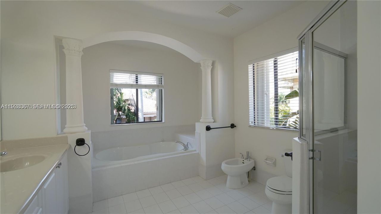 For Rent: $5,500 (5 beds, 4 baths, 3945 Square Feet)