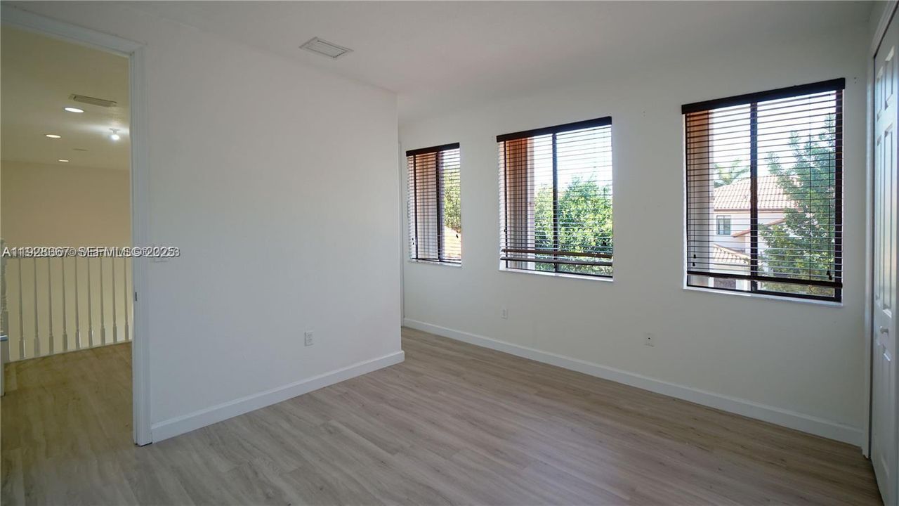 For Rent: $5,500 (5 beds, 4 baths, 3945 Square Feet)