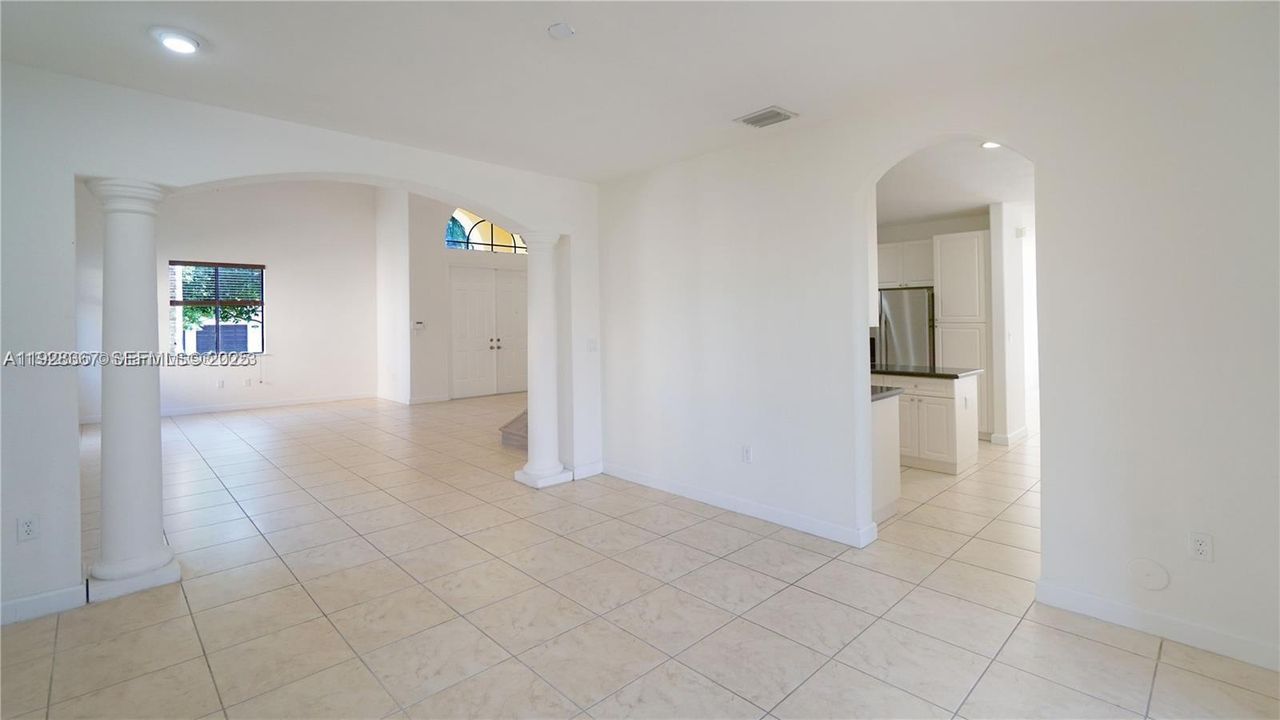 For Rent: $5,500 (5 beds, 4 baths, 3945 Square Feet)