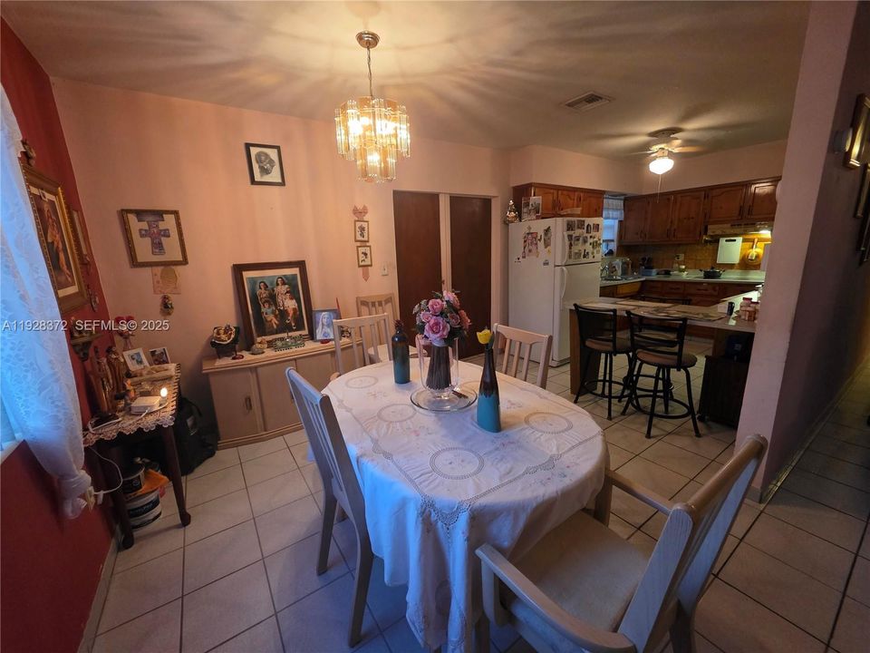 На продажу: $515,000 (4 спален, 2 ванн, 1450 Квадратных фут)