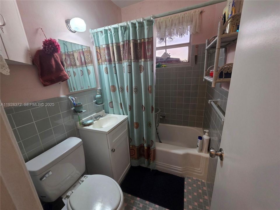 На продажу: $515,000 (4 спален, 2 ванн, 1450 Квадратных фут)