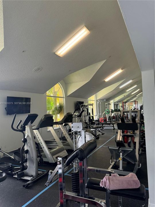 待售: $262,000 (2 贝兹, 2 浴室, 1065 平方英尺)