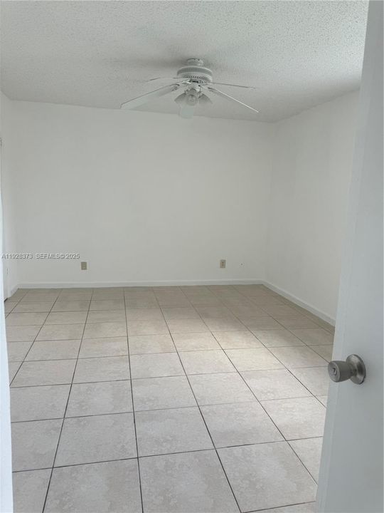 待售: $262,000 (2 贝兹, 2 浴室, 1065 平方英尺)