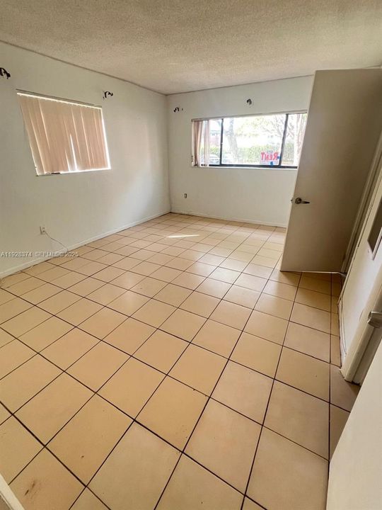 For Sale: $220,000 (3 beds, 2 baths, 1040 Square Feet)