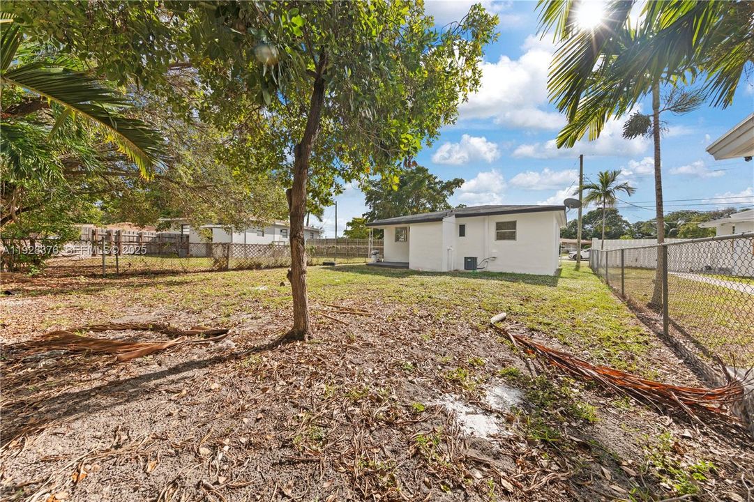 На продажу: $399,990 (2 спален, 1 ванн, 780 Квадратных фут)