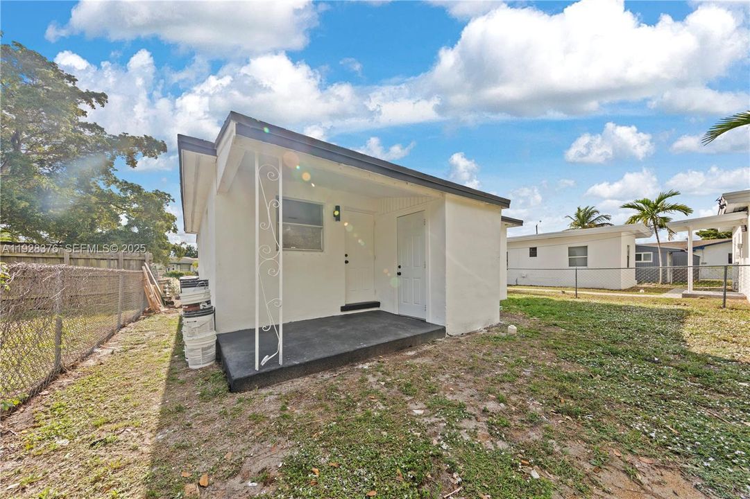 На продажу: $399,990 (2 спален, 1 ванн, 780 Квадратных фут)