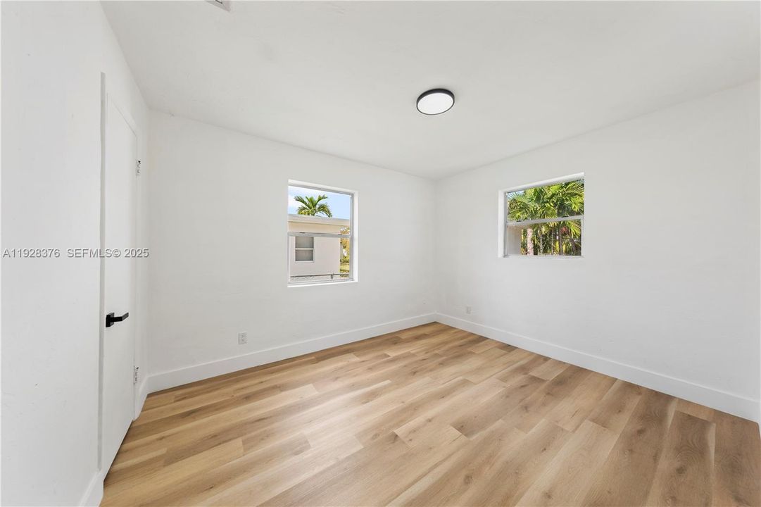 На продажу: $399,990 (2 спален, 1 ванн, 780 Квадратных фут)