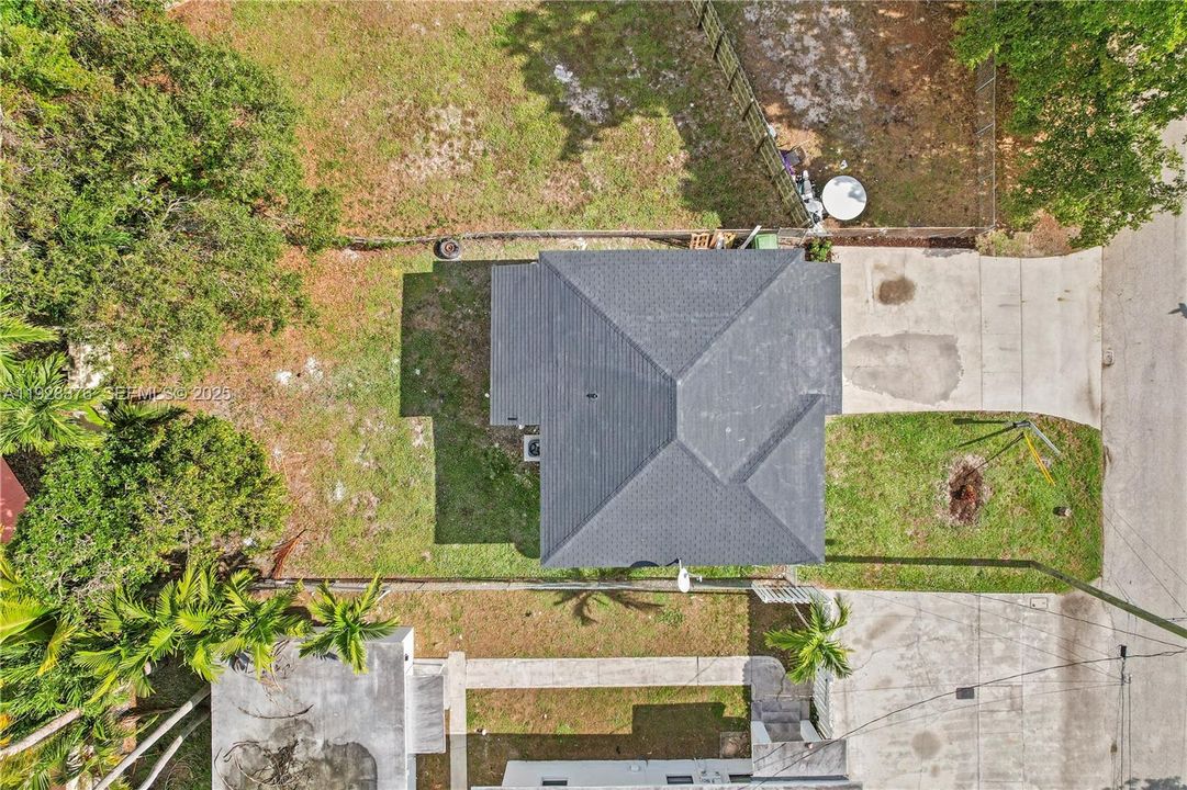 На продажу: $399,990 (2 спален, 1 ванн, 780 Квадратных фут)