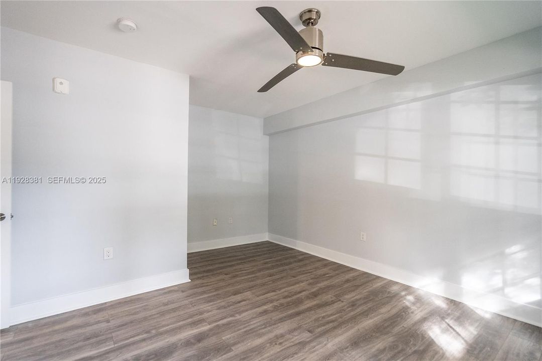 出租: $2,550 (2 贝兹, 1 浴室, 1300 平方英尺)