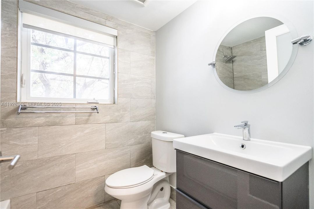 出租: $2,550 (2 贝兹, 1 浴室, 1300 平方英尺)