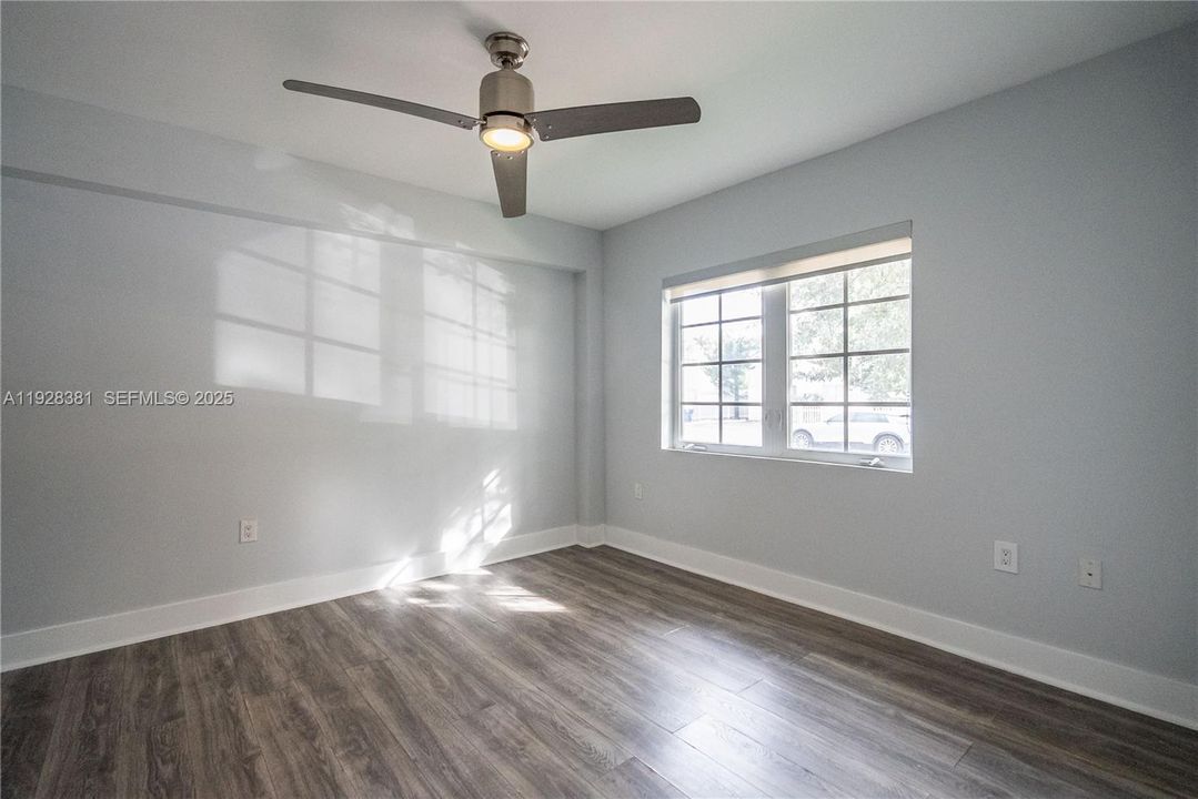 出租: $2,550 (2 贝兹, 1 浴室, 1300 平方英尺)