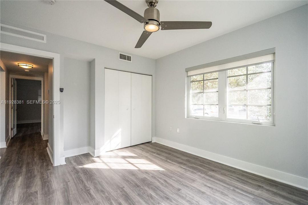 出租: $2,550 (2 贝兹, 1 浴室, 1300 平方英尺)