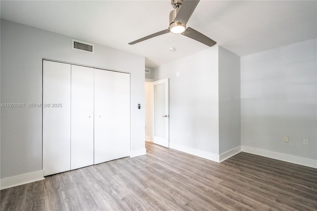 出租: $2,550 (2 贝兹, 1 浴室, 1300 平方英尺)