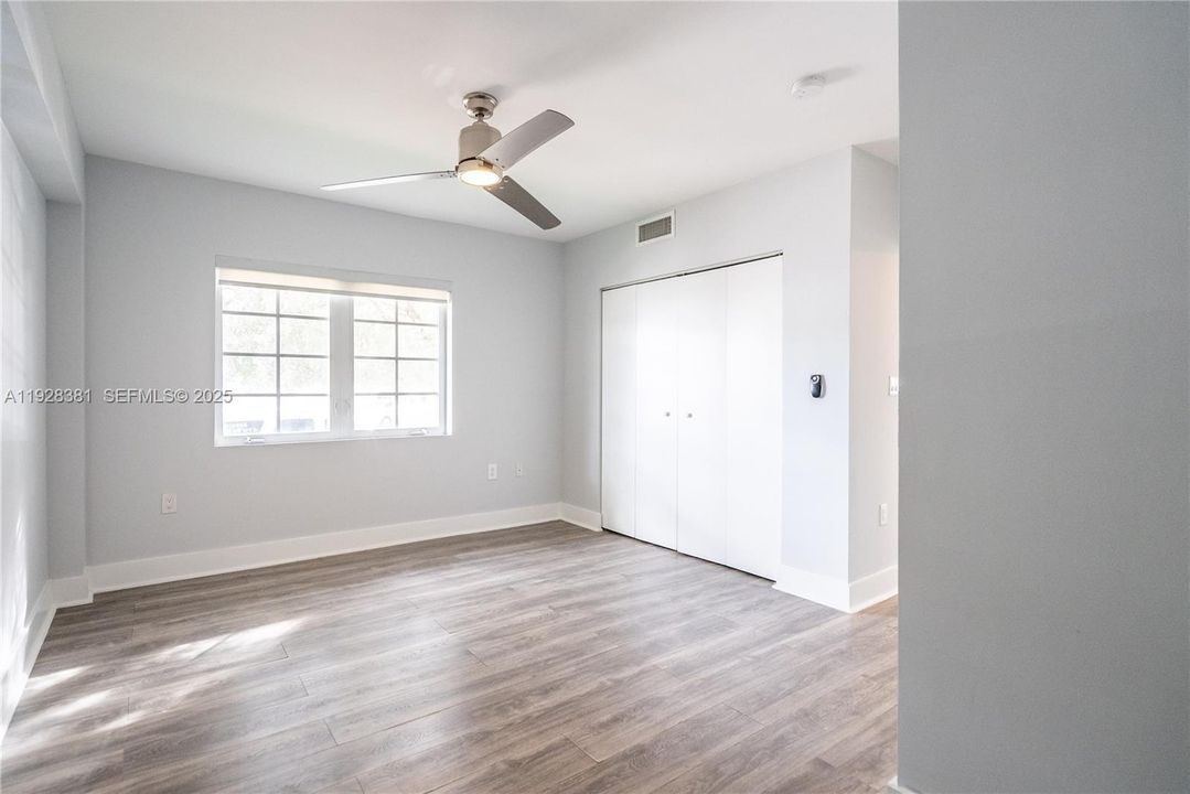 出租: $2,550 (2 贝兹, 1 浴室, 1300 平方英尺)