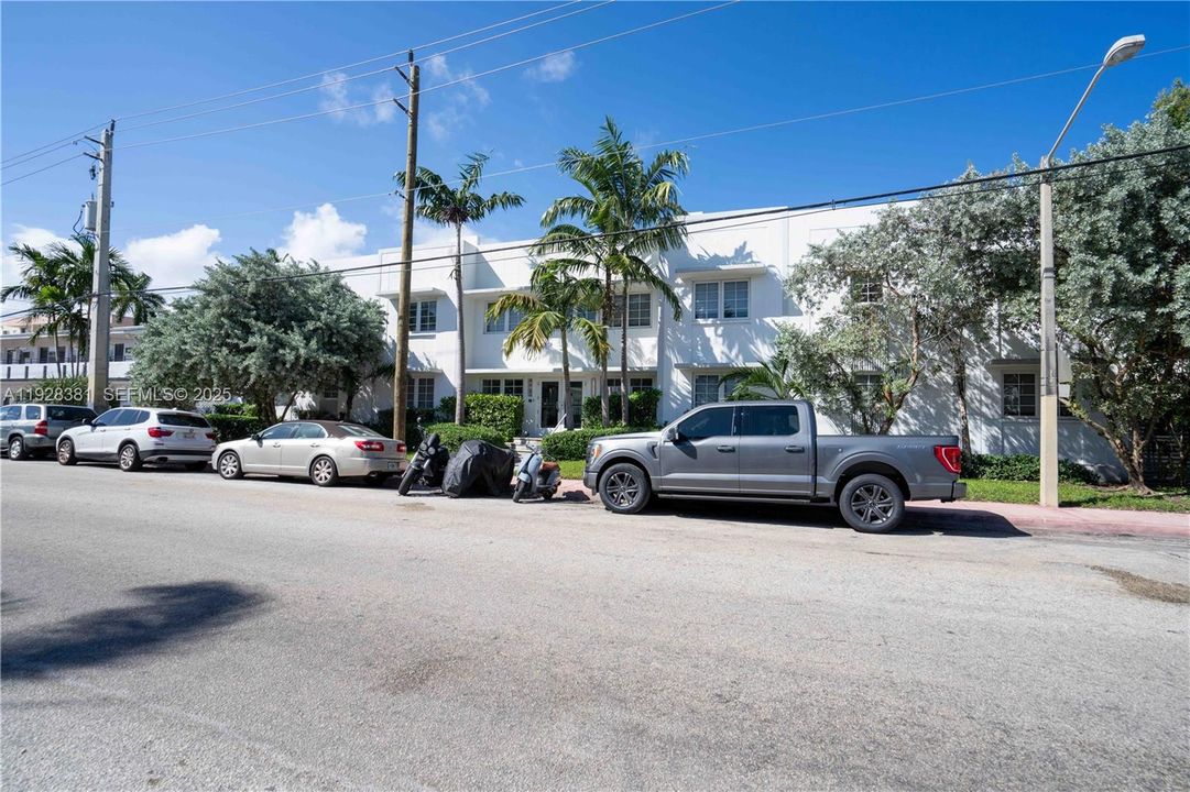 出租: $2,550 (2 贝兹, 1 浴室, 1300 平方英尺)