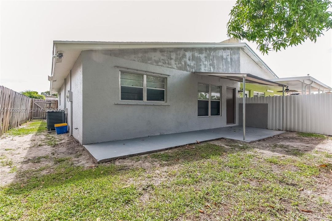 В аренду: $2,410 (2 спален, 2 ванн, 1205 Квадратных фут)