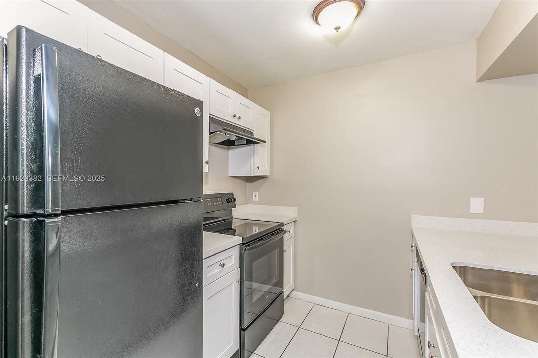 В аренду: $2,410 (2 спален, 2 ванн, 1205 Квадратных фут)