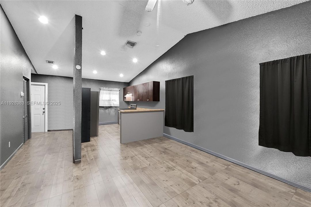 На продажу: $399,990 (3 спален, 2 ванн, 1118 Квадратных фут)