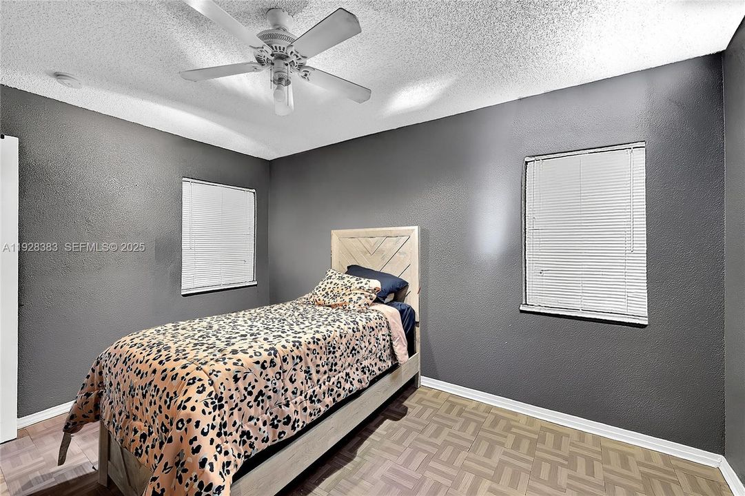 На продажу: $399,990 (3 спален, 2 ванн, 1118 Квадратных фут)