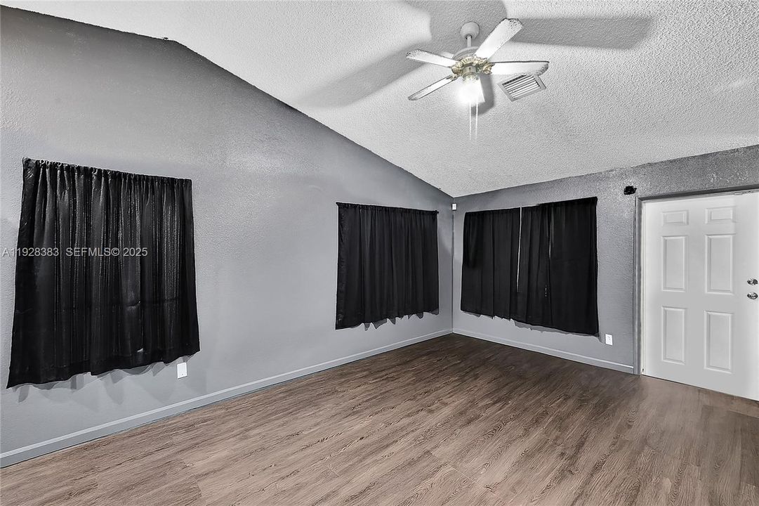 На продажу: $399,990 (3 спален, 2 ванн, 1118 Квадратных фут)