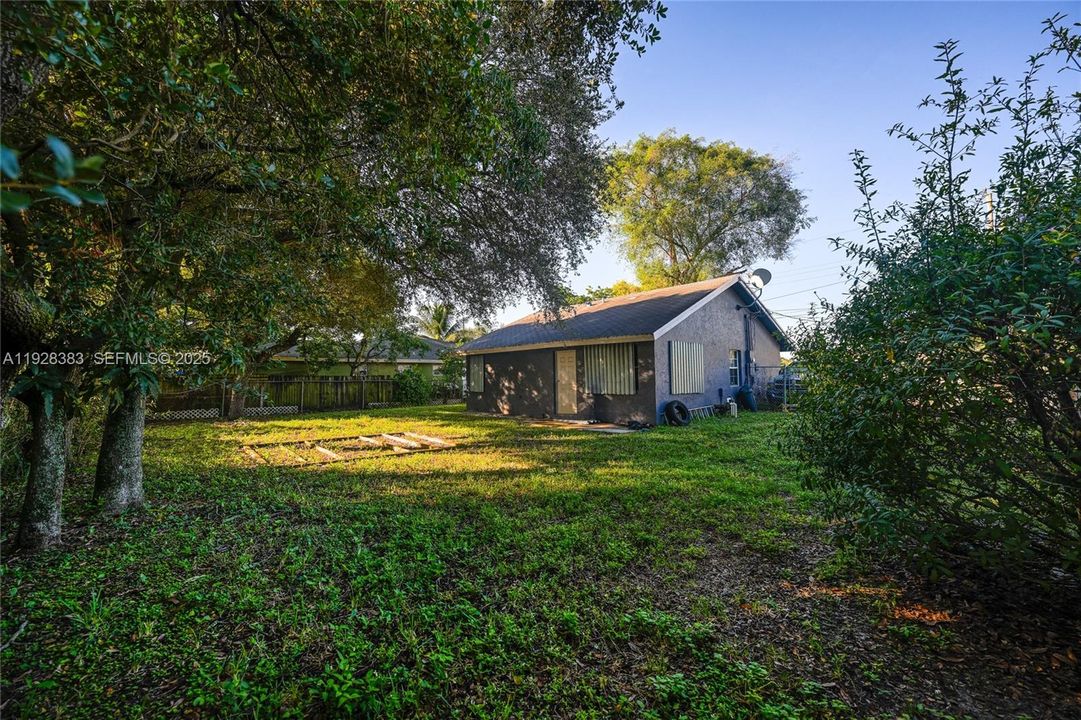 На продажу: $399,990 (3 спален, 2 ванн, 1118 Квадратных фут)