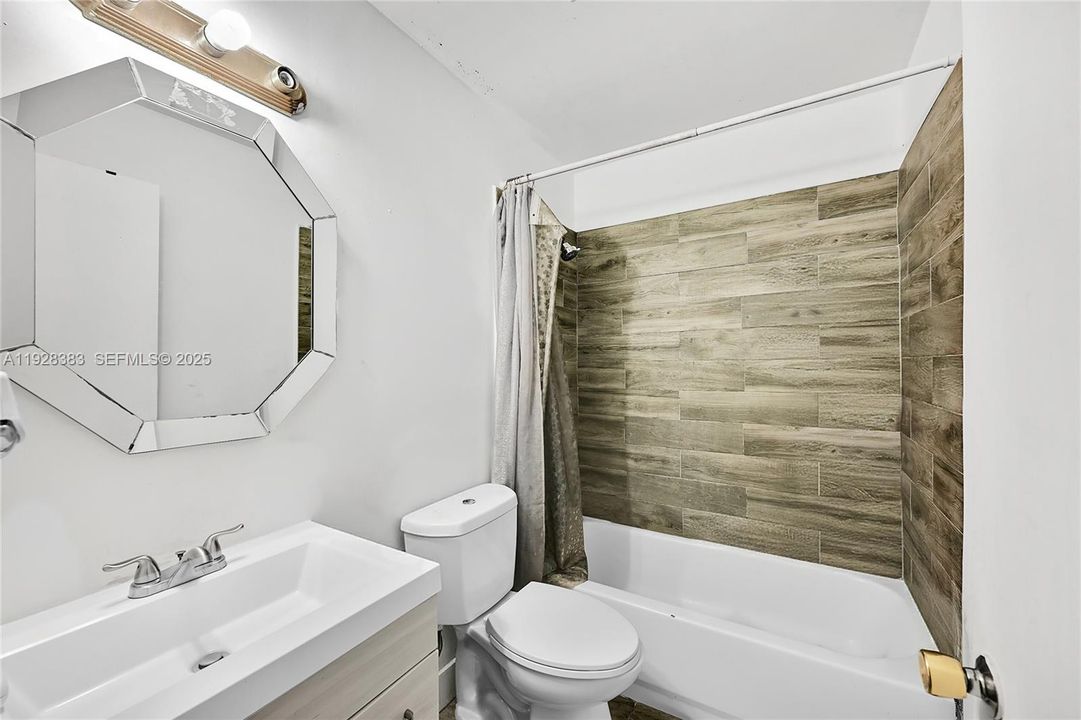 На продажу: $399,990 (3 спален, 2 ванн, 1118 Квадратных фут)