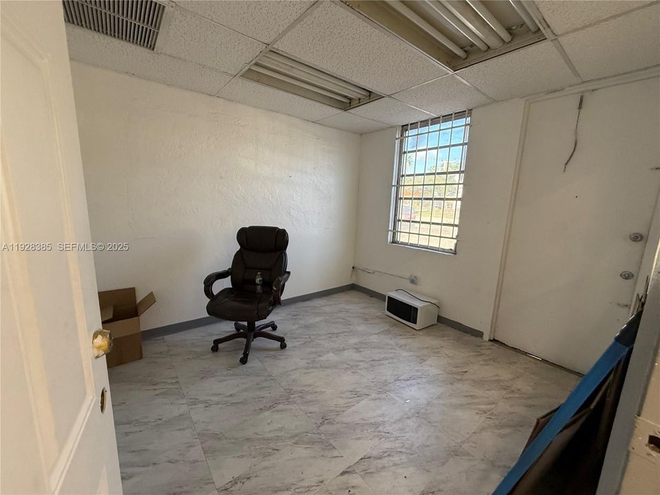 В аренду: $4,400 (0 спален, 0 ванн, 0 Квадратных фут)