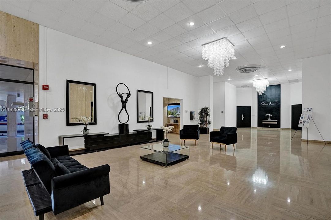 For Sale: $275,000 (1 beds, 1 baths, 828 Square Feet)