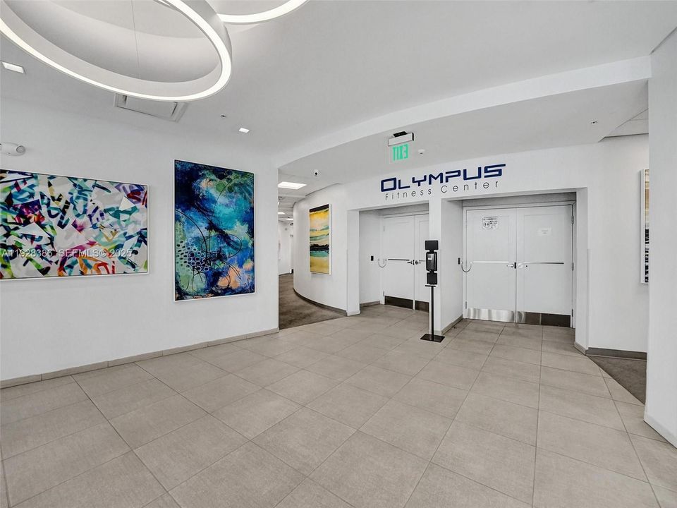 For Sale: $275,000 (1 beds, 1 baths, 828 Square Feet)