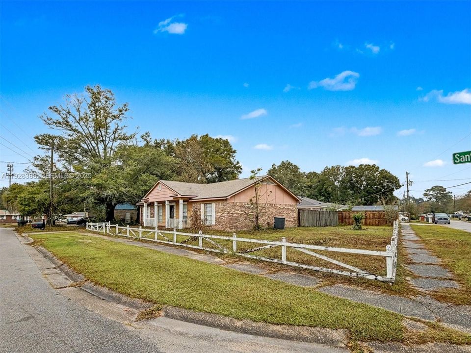 For Sale: $175,000 (3 beds, 2 baths, 1588 Square Feet)