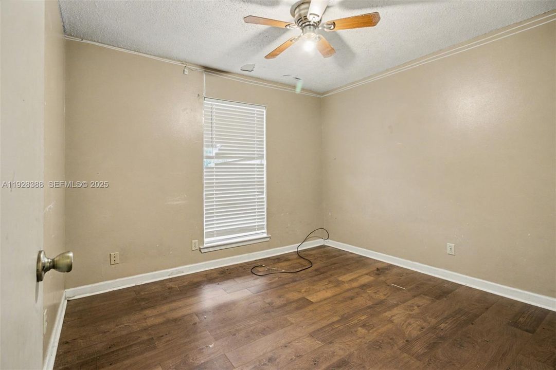 For Sale: $175,000 (3 beds, 2 baths, 1588 Square Feet)