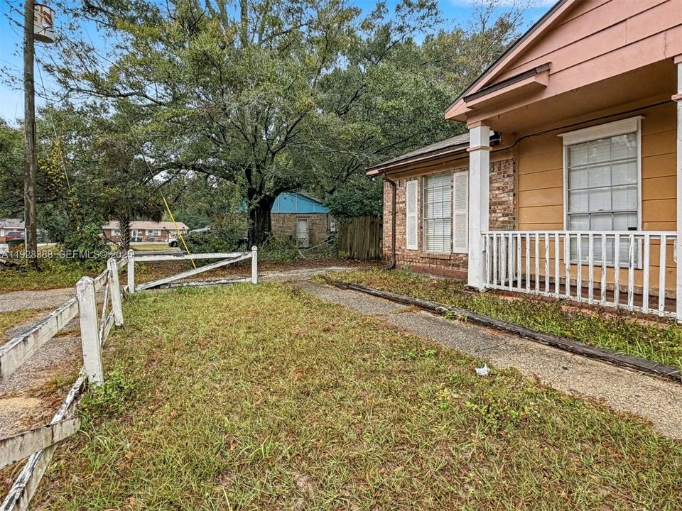 For Sale: $175,000 (3 beds, 2 baths, 1588 Square Feet)