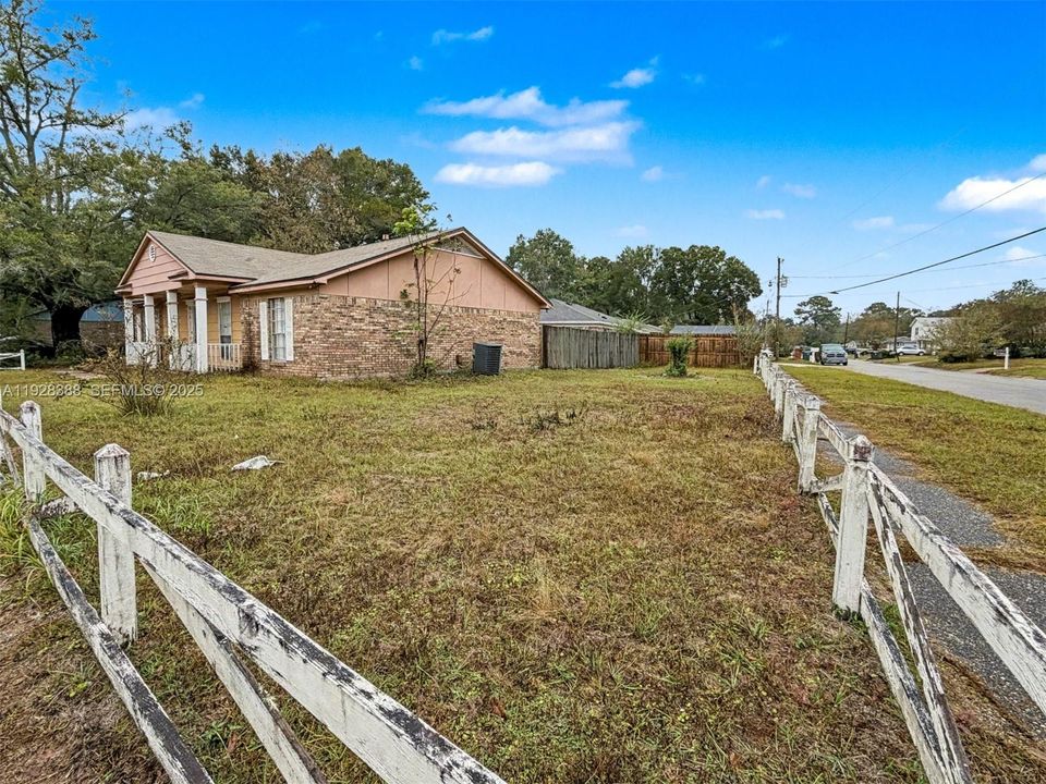 For Sale: $175,000 (3 beds, 2 baths, 1588 Square Feet)