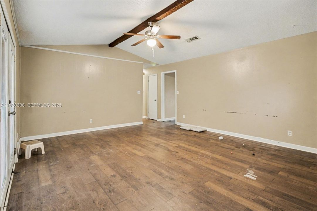 For Sale: $175,000 (3 beds, 2 baths, 1588 Square Feet)