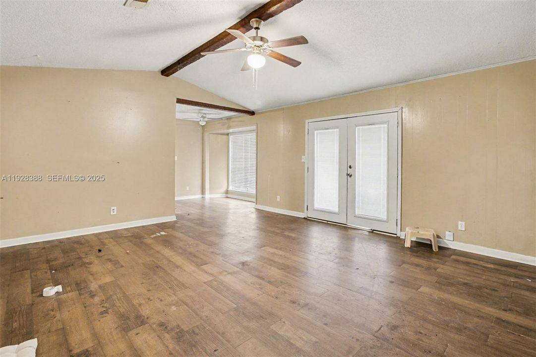 For Sale: $175,000 (3 beds, 2 baths, 1588 Square Feet)