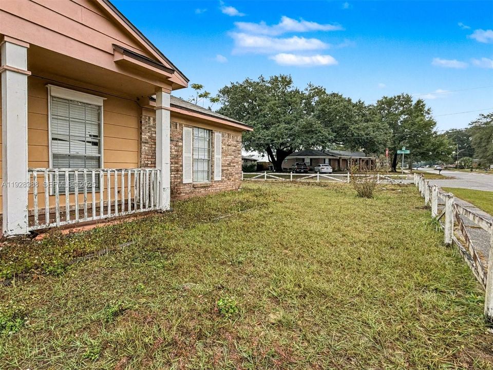 For Sale: $175,000 (3 beds, 2 baths, 1588 Square Feet)