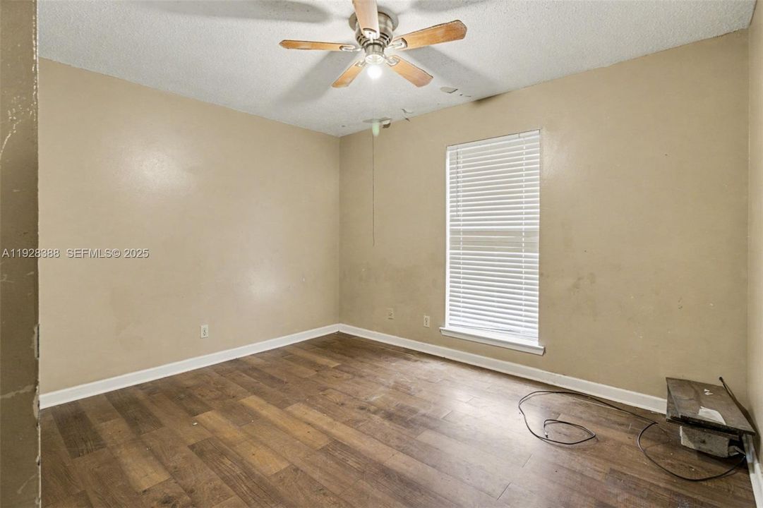 For Sale: $175,000 (3 beds, 2 baths, 1588 Square Feet)