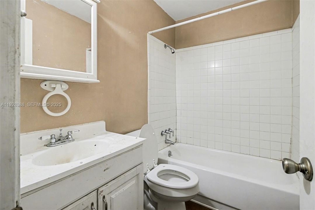 For Sale: $175,000 (3 beds, 2 baths, 1588 Square Feet)
