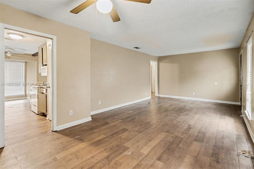 For Sale: $175,000 (3 beds, 2 baths, 1588 Square Feet)