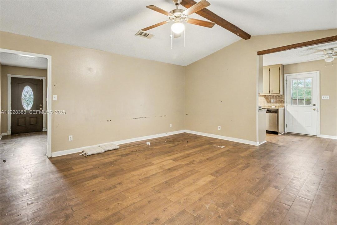 For Sale: $175,000 (3 beds, 2 baths, 1588 Square Feet)