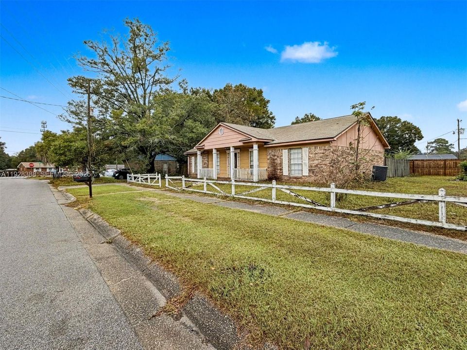 For Sale: $175,000 (3 beds, 2 baths, 1588 Square Feet)