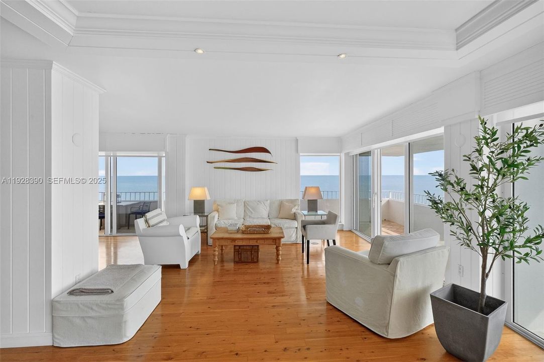 For Sale: $2,850,000 (3 beds, 2 baths, 1930 Square Feet)