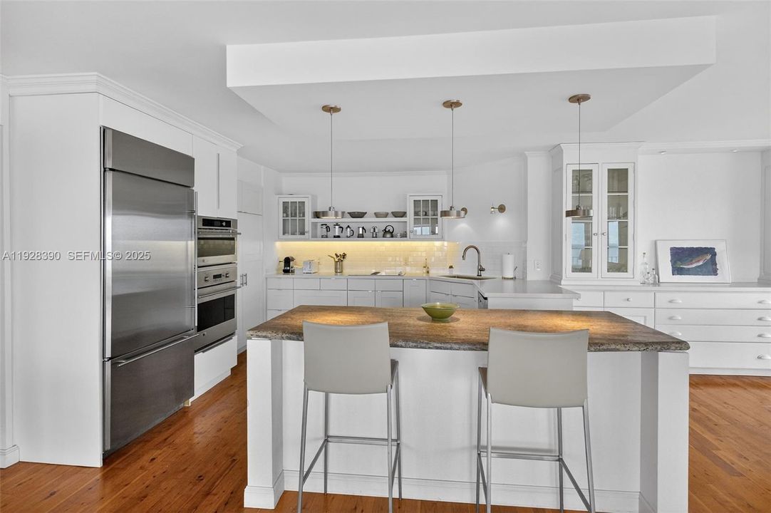 For Sale: $2,850,000 (3 beds, 2 baths, 1930 Square Feet)