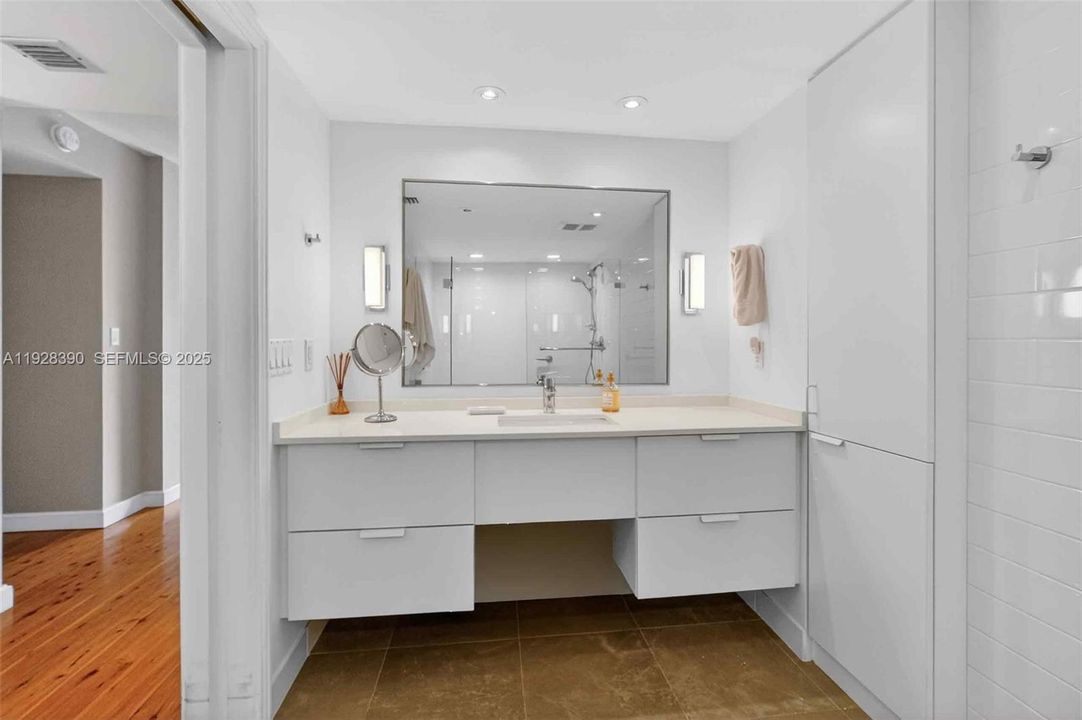 For Sale: $2,850,000 (3 beds, 2 baths, 1930 Square Feet)