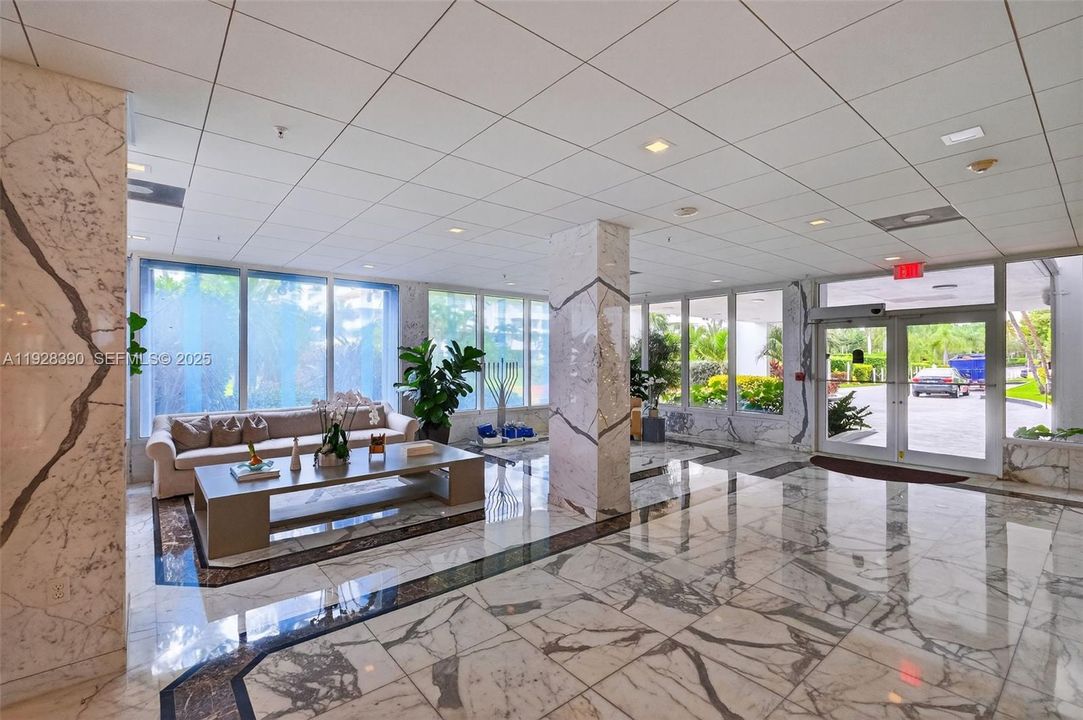 For Sale: $2,850,000 (3 beds, 2 baths, 1930 Square Feet)